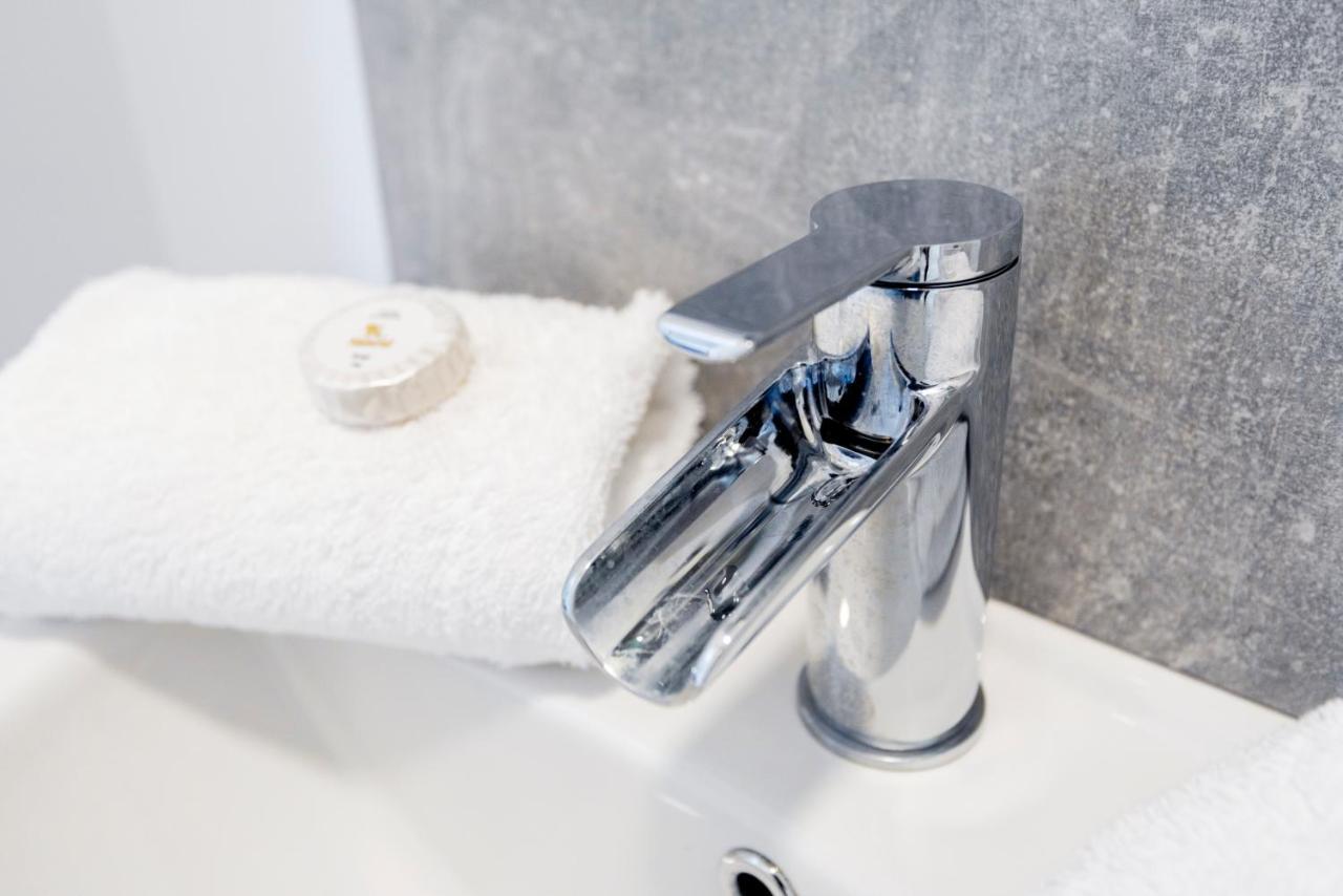 Wrexham Central Stay Apartment Seven Zewnętrze zdjęcie